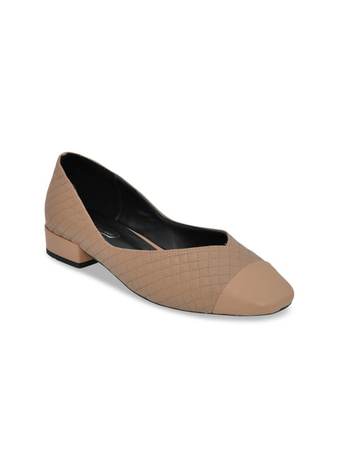 

GIRL EXCUSE Women Beige Colourblocked Sandals