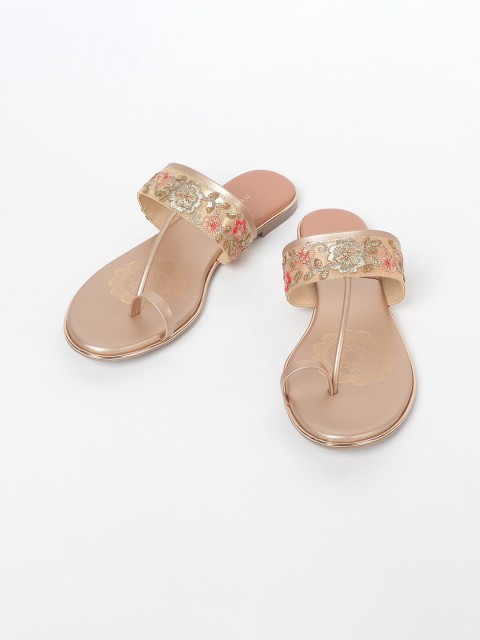 

Melange by Lifestyle Women Champagne Woven Design One Toe Flats