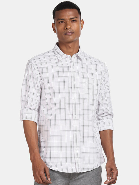 

Ruggers Men White & Black Regular Fit Checked Casual Shirt