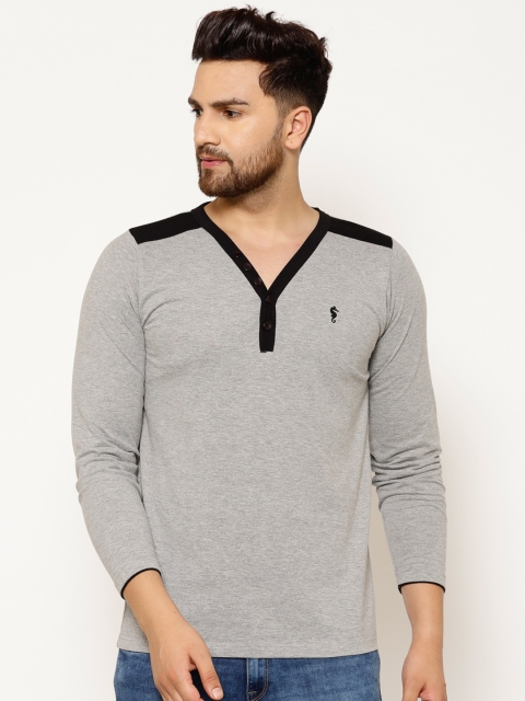

EPPE Men Grey Solid Henley Neck Cotton T-shirt
