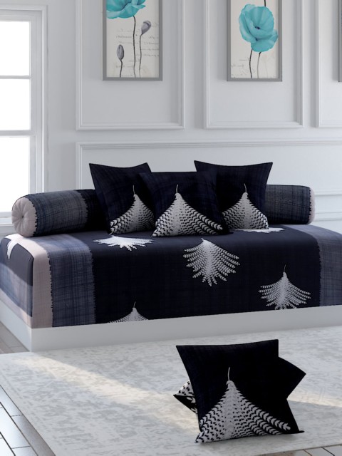 

Bromwick Set Of 8 Black & White Printed Bedsheet With Bolster & Cushion Covers