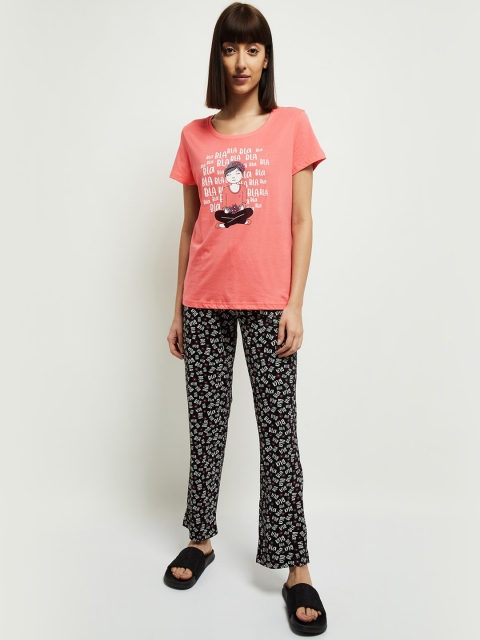 

max Women Peach-Coloured & Black Printed Night suit