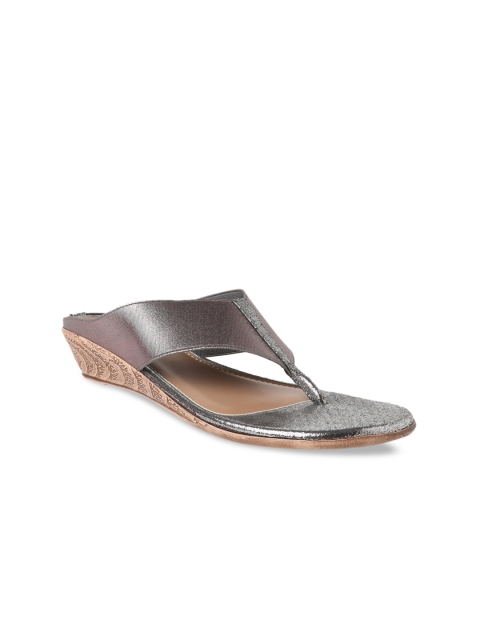 

SOLES Women Gunmetal-Toned Printed Sandals, Metallic