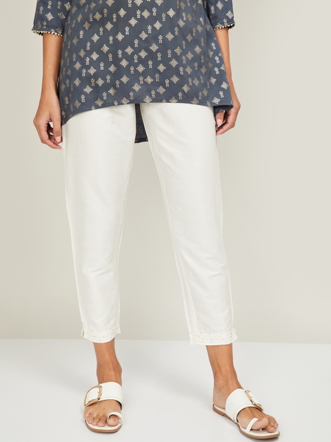 

Melange by Lifestyle Women Off-White Regular Fit Solid Cropped Trousers