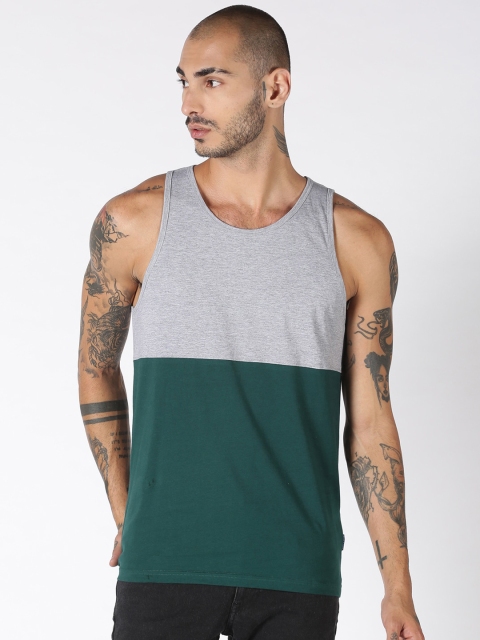 

Blue Saint Men Grey & Green Colourblocked Cotton Round Neck T-shirt