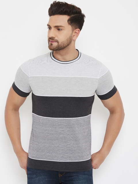 

HALTON HILLS Men Grey Colourblocked Round Neck T-shirt
