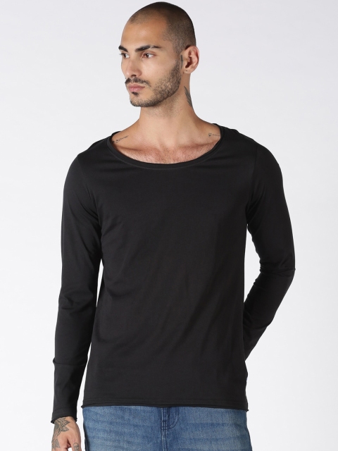 

Blue Saint Men Black Solid Boat Neck T-shirt