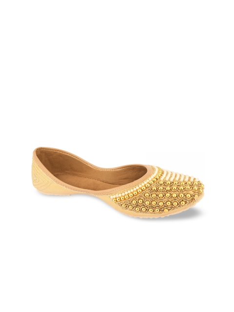 

DESI COLOUR Women Gold-Toned Embellished Mojaris