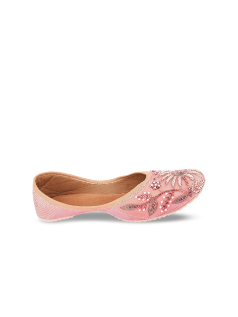 

DESI COLOUR Women Peach-Coloured Colourblocked Mojaris