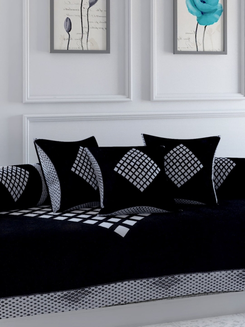 

Bromwick Set Of 8 Black & White Printed Bedsheet With Bolster& Cushion Covers, Multi