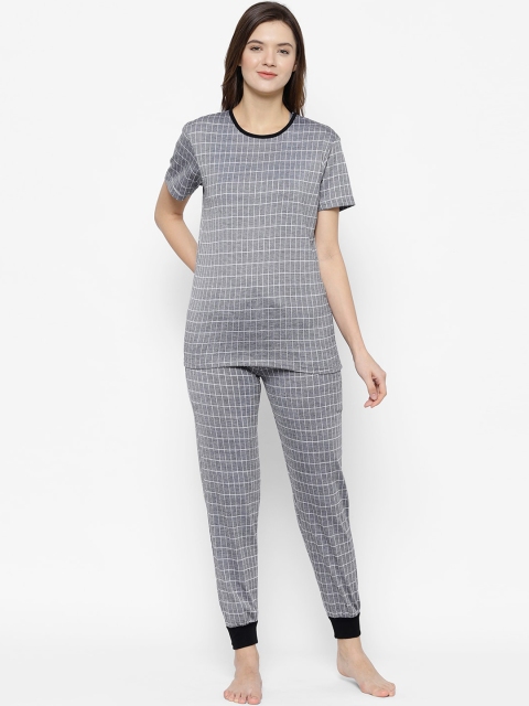 

VIMAL JONNEY Women Grey & White Checked T-shirt and Shorts