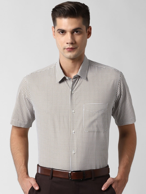 

Peter England Men White Regular Fit Checked Casual Shirt