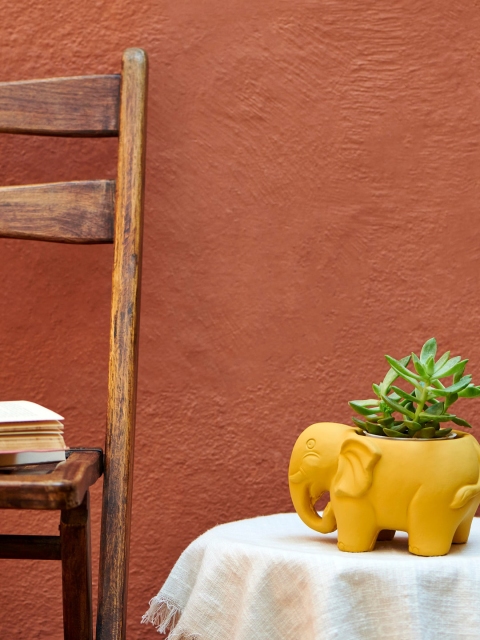 

Chumbak Brown Solid Elephant Shaped Planter