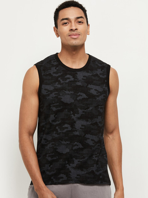

max Men Black Printed Round Neck T-shirt