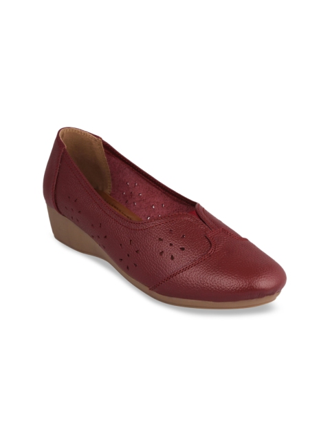 

pelle albero Women Maroon Textured Leather Pumps
