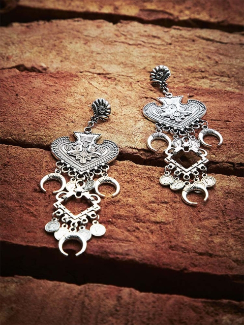 

ZeroKaata Silver-Plated Tribal Oxidised Contemporary Hoop Earrings