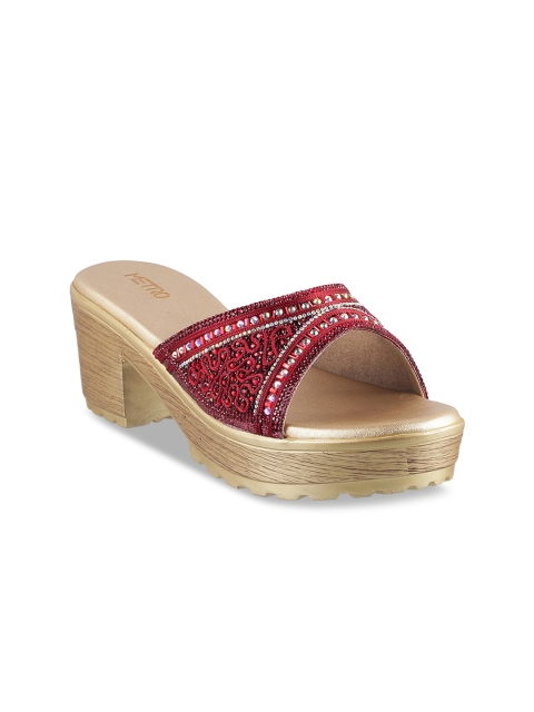 

Metro Women Maroon Woven Design Mules
