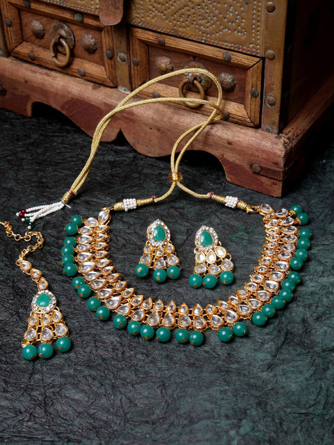 

ANIKAS CREATION Green Gold-Plated Green Kundan-Studded Beaded Jewellery Set