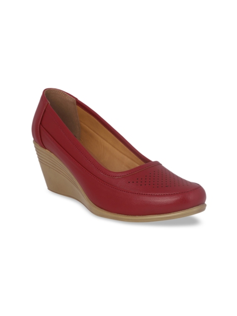 

pelle albero Women Maroon Textured Leather Pumps