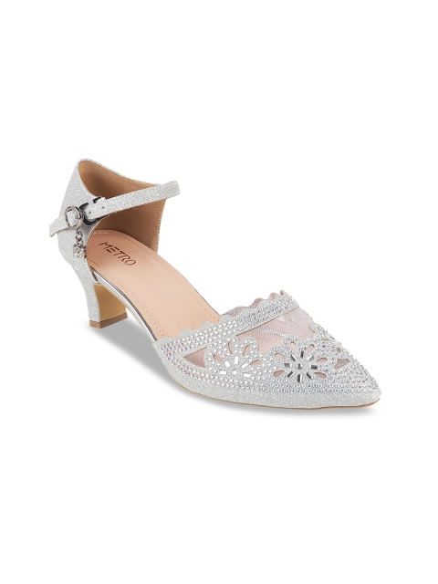 

Metro Women Silver-Toned Woven Design Pumps