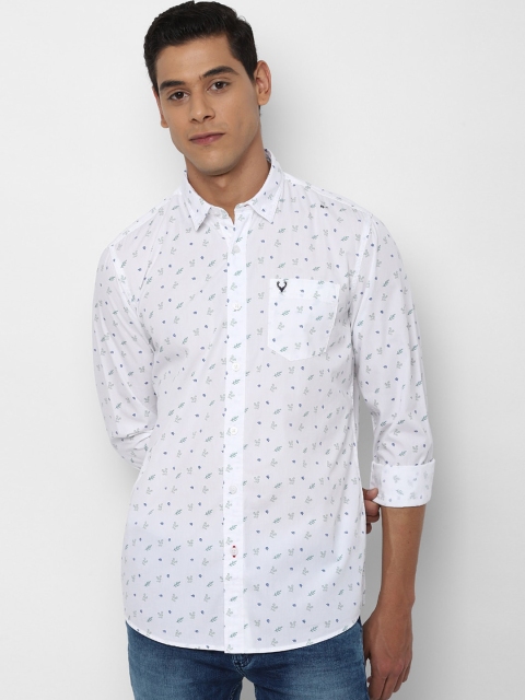 

Solly Jeans Co. Men White & Navy Blue Regular Fit Printed Casual Shirt