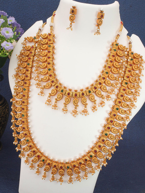 

aadita Red & Green Gold-Plated Kundan-Studded & Beaded Temple Jewellery Set