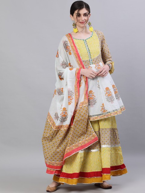 

Ishin DESIGNER STUDIO Women Off White & Yellow Floral Printed Kurta Set