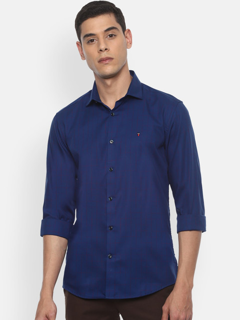 

Louis Philippe Sport Men Navy Blue Slim Fit Checked Casual Shirt