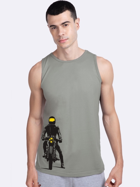 

Bewakoof Men Grey & Black Graphic Printed Vest 327502