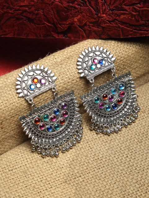

NEUDIS Silver-Toned Oxidised Crescent Shaped Chandbalis