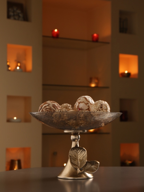 

Amoliconcepts Gold-Toned & Transparent Elegant Decorative Bowl With Leaf Design Showpiece