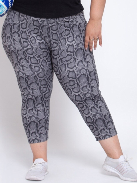 

plusS Women Grey & Black Printed Capris