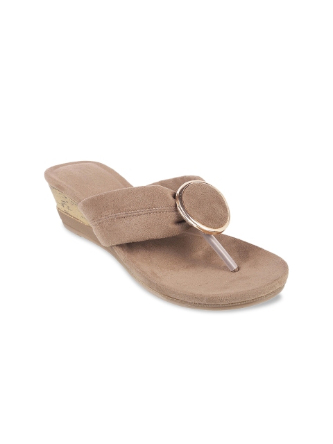 

Metro Women Brown Solid Sandals