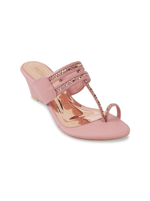 

Metro Women Pink Woven Design Sandals