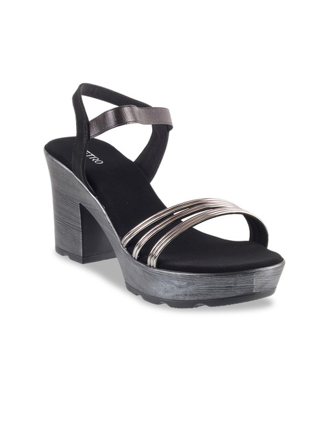 

Metro Women Silver-Toned & Grey Solid Sandals