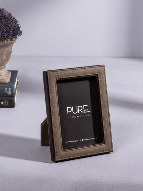 

Pure Home and Living Brown Solid Table Photo Frame