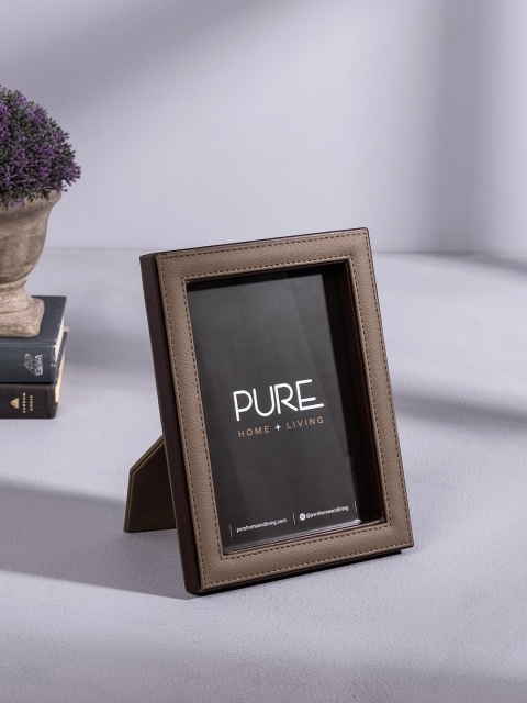 

Pure Home and Living Brown Solid Table Photo Frame