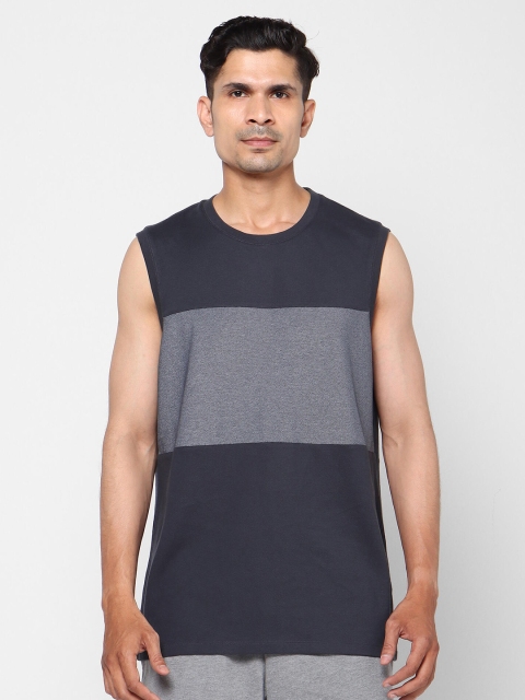 

Domyos By Decathlon Men Grey Colourblocked Round Neck Cotton Training T-shirt