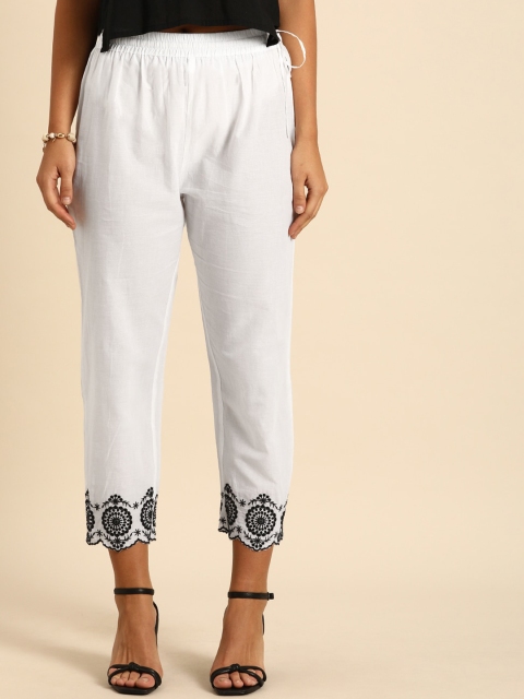 

KSUT Women White Regular Fit Solid Regular Trousers