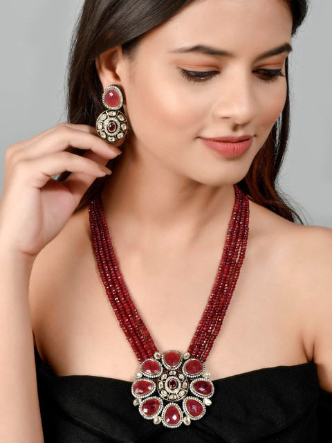 

Silvermerc Designs Maroon & White Gold-Plated Kundan & Quartz Jadau Jewellery Set