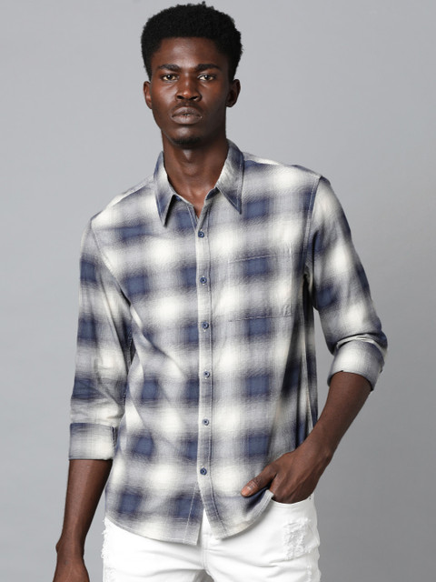 

Blue Saint Men Blue & White Regular Fit Checked Casual Shirt