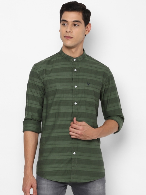 

Solly Jeans Co. Men Olive Green Regular Fit Striped Casual Shirt