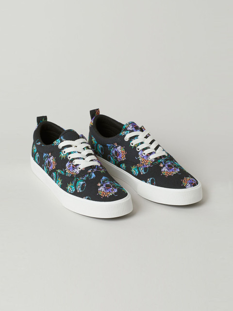 

H&M Men Black Printed Sneakers