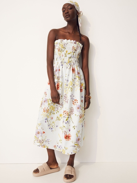 

H&M Women White & Red Floral Print Smocked Bandeau Dress