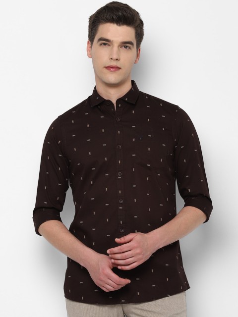 

Solly Jeans Co. Men Brown Regular Fit Printed Casual Shirt