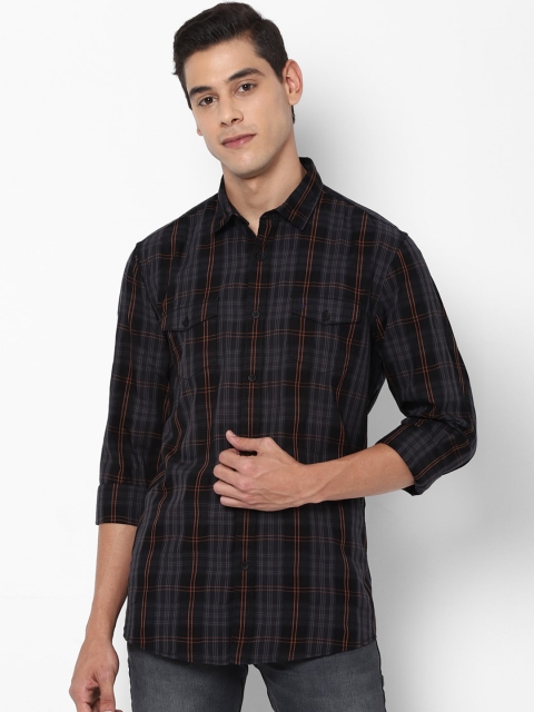 

Solly Jeans Co. Men Navy Blue & White Regular Fit Checked Casual Shirt