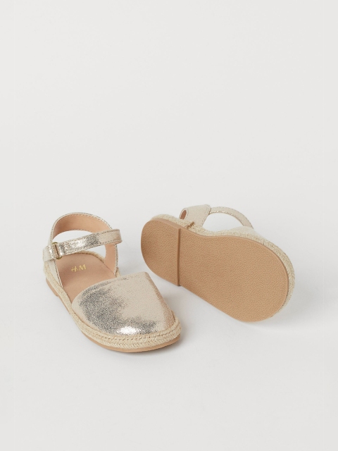 

H&M Girls Gold Solid Sandals