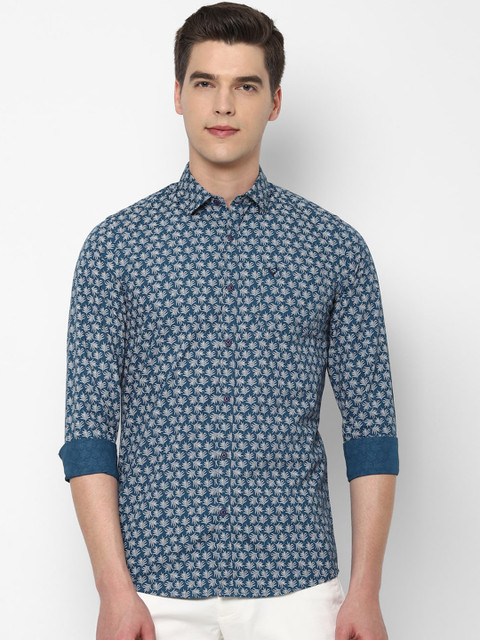 

Solly Jeans Co. Men Teal Blue & White Regular Fit Printed Casual Shirt