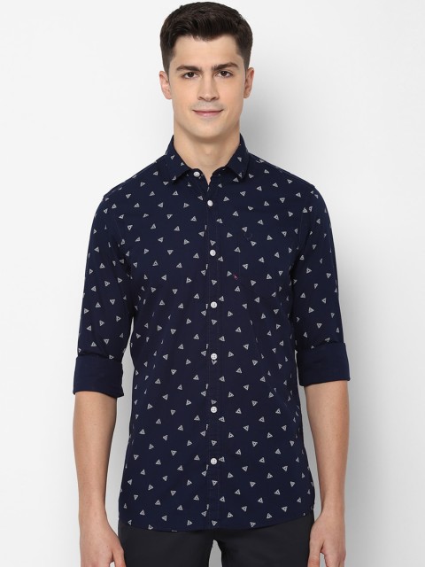 

Solly Jeans Co. Men Navy Blue & White Regular Fit Printed Casual Shirt