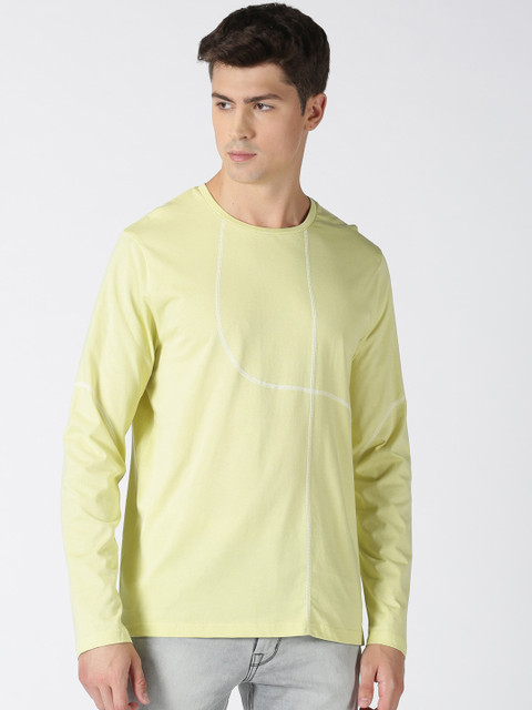

Blue Saint Men Yellow Solid Round Neck T-shirt